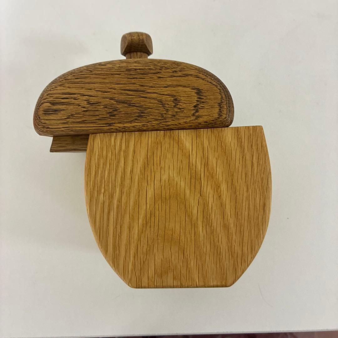 ドングリ型　木製　貯金箱
