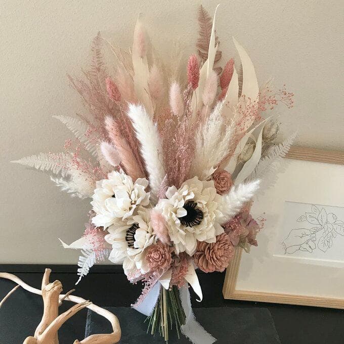 コーラルピンク＆バターミルクのアネモネスワッグ（ブーケ）Lふっくらタイプ　再販