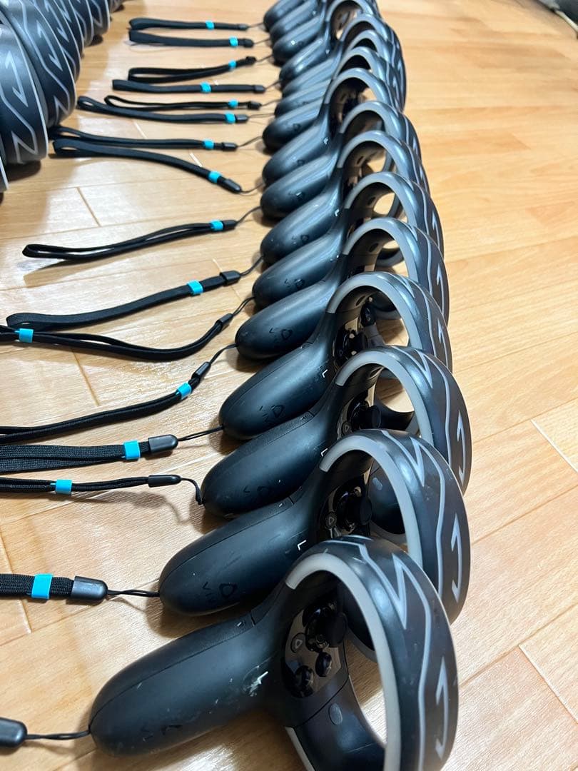 HTC VIVE Cosmos 専用左右コントローラー(17＋1右セット)